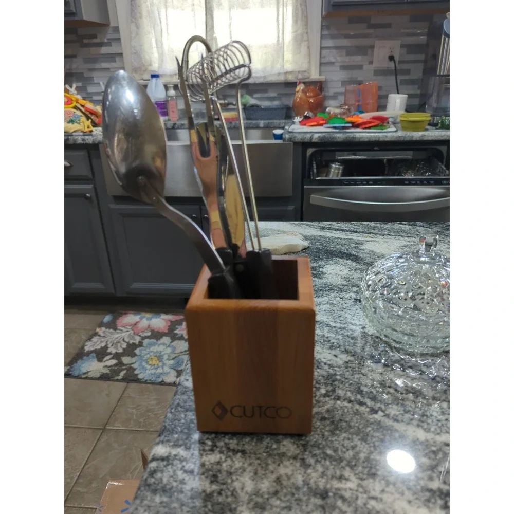 Cutco 4 Piece Kitchen Utensil Set & Wooden Holder Whisk Spoon Spreader Fork